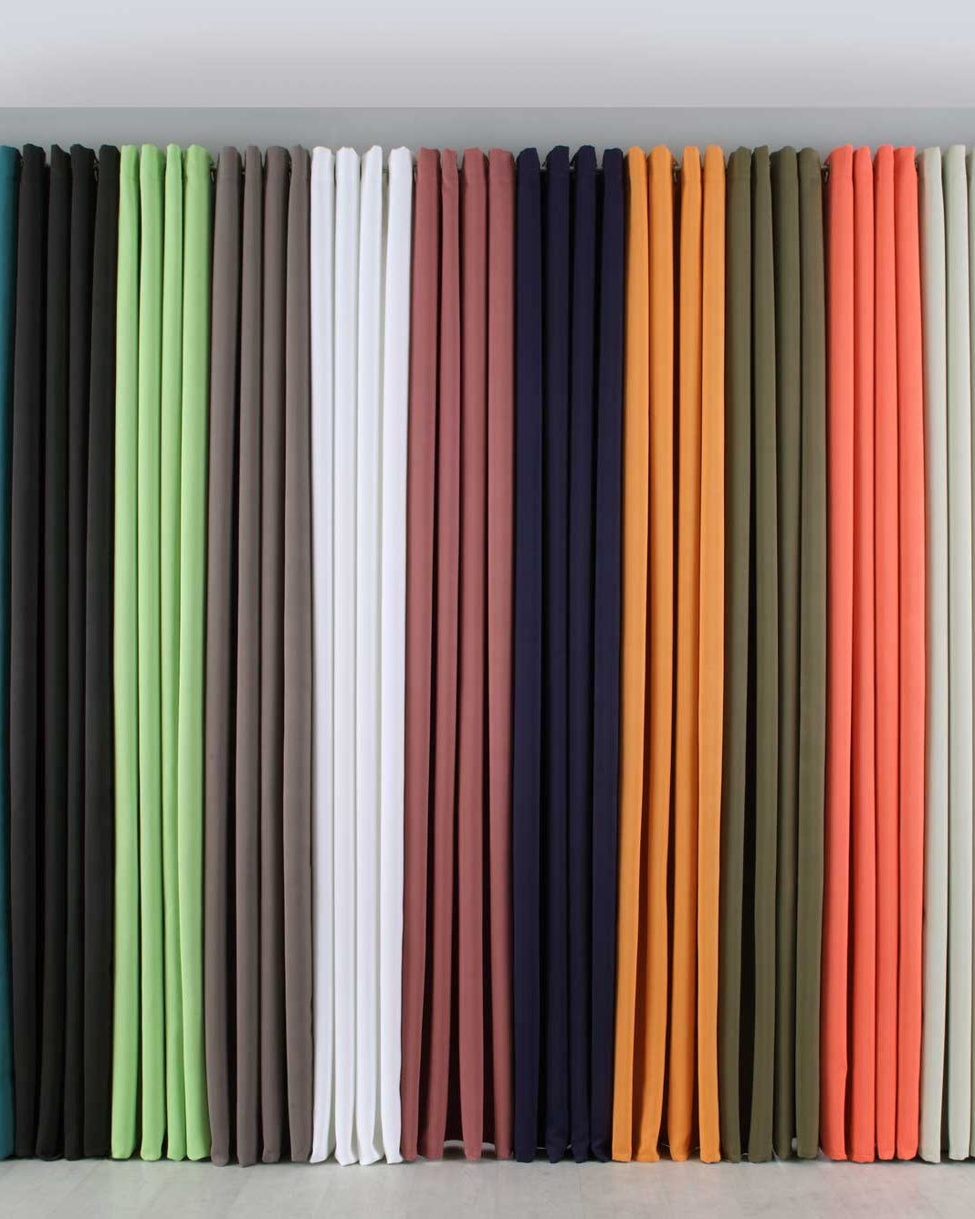 Vorhang Blickdicht »NewYork« 1er-Pack Thermo-Gardine Verdunkelungsvorhang Blackout Ösen schalldämmend UV-Schutz Raffhalter 201920600 Vorhang 201920600var | girdinenbox.com