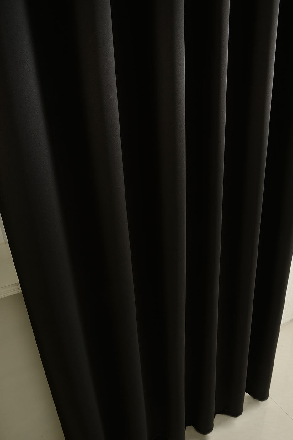 Verdunkelungsvorhag mit Schlaufen matt uni Farben aus weichfallenden blickdichten Stoff blickdicht Blackout 20610 Vorhang Img49673 | girdinenbox.com