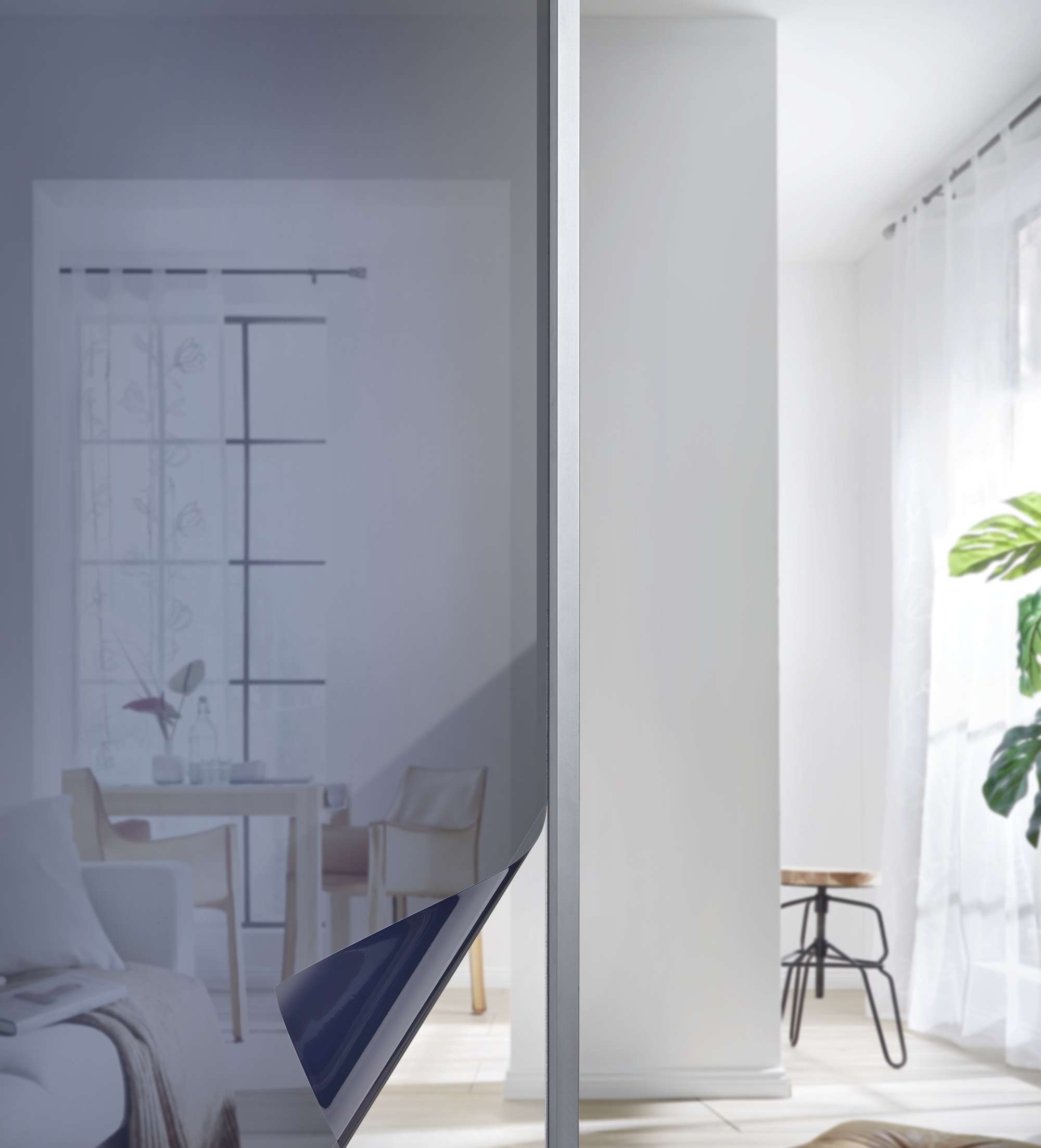 Fensterfolie selbsthaftend Sichtschutzfolie Anti-UV statische Haftung Folie selbstklebend 201916000 Solar UV Schwarz 90x200 cm Folien 201916000solar_uv_schwarz_c9d09203-a6e2-43df-b78b-c68a652042df | girdinenbox.com